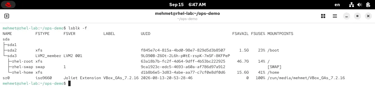 RHEL 10.2 terminalinde lsblk -f çıktısı: disk, bölümler, LVM, dosya sistemi türleri ve bağlama noktaları